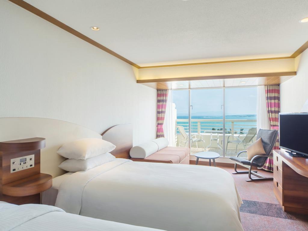 Sheraton Okinawa Sunmarina Resort Onna Bagian luar foto