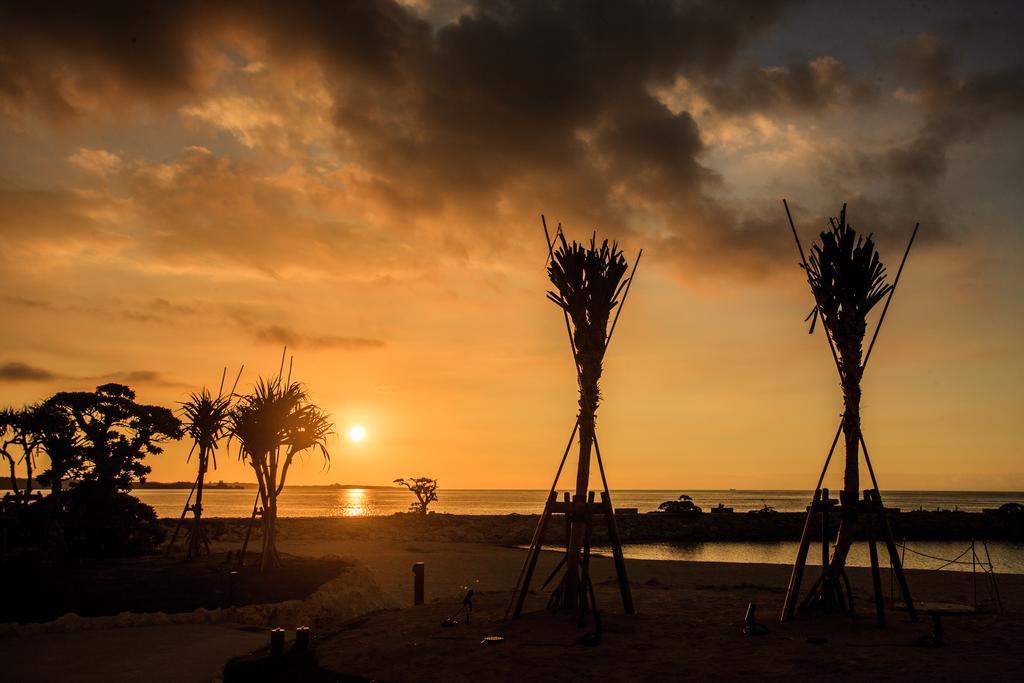 Sheraton Okinawa Sunmarina Resort Onna Bagian luar foto