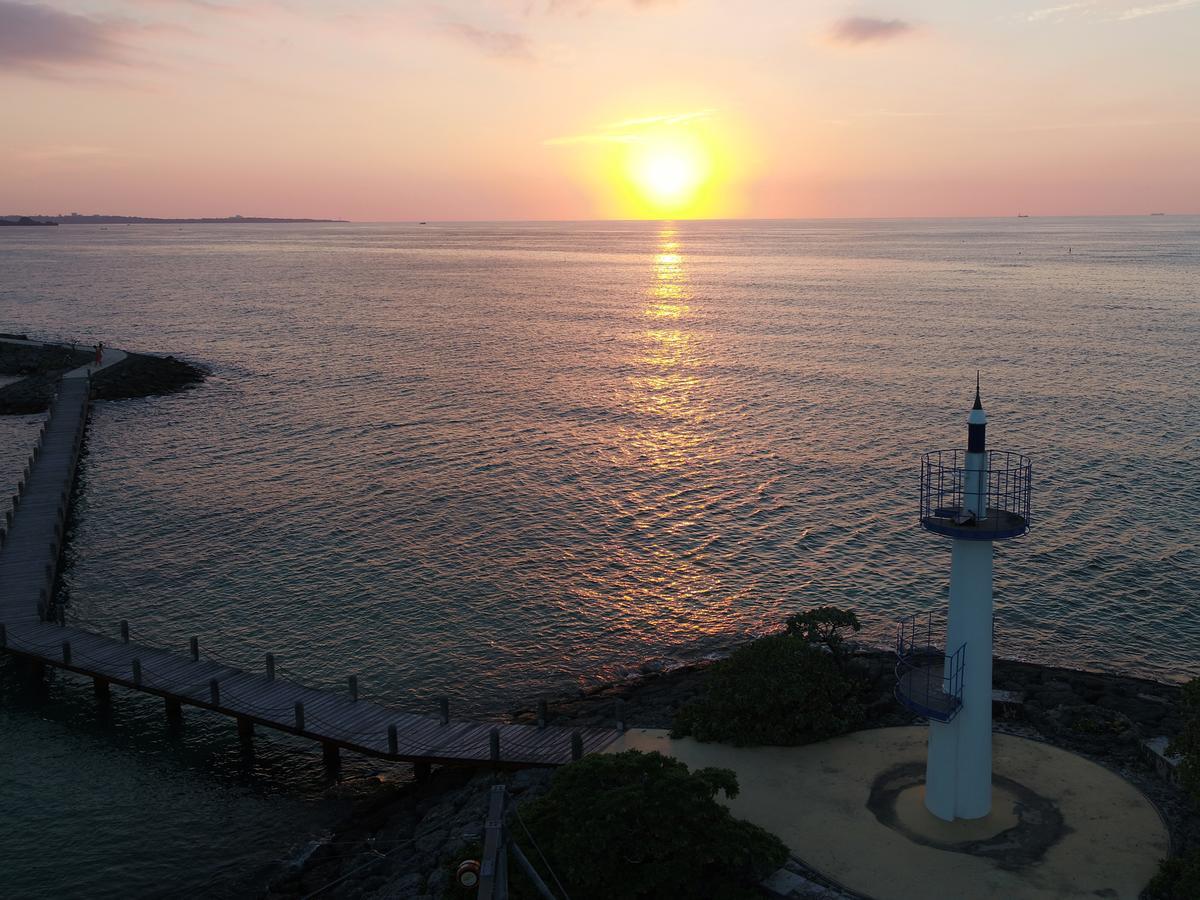Sheraton Okinawa Sunmarina Resort Onna Bagian luar foto