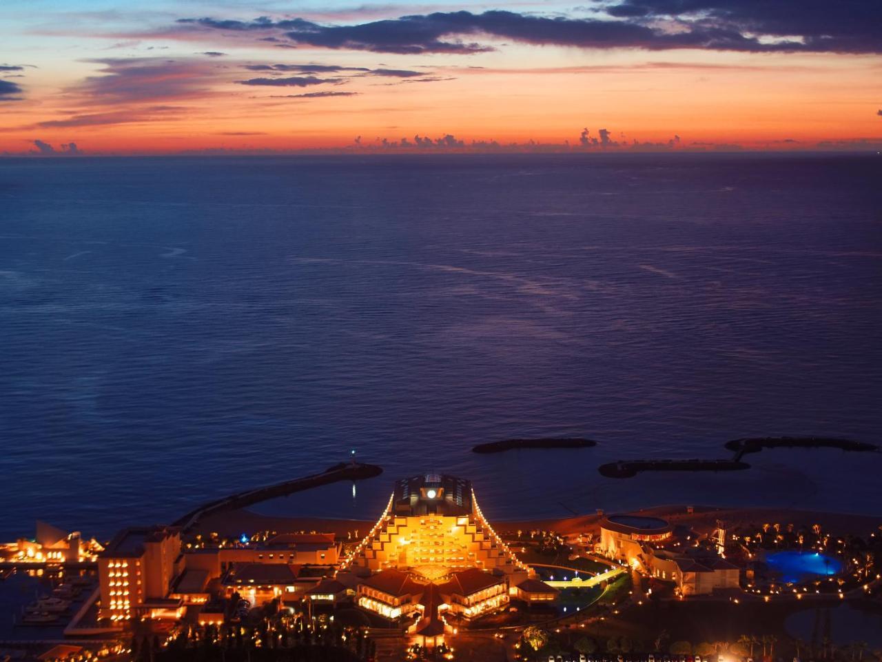 Sheraton Okinawa Sunmarina Resort Onna Bagian luar foto