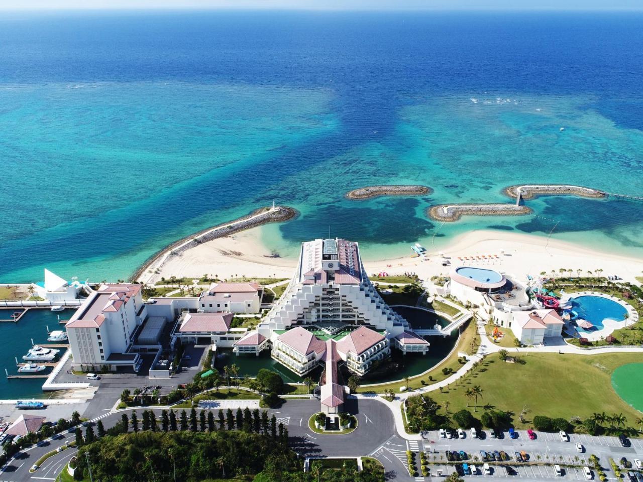 Sheraton Okinawa Sunmarina Resort Onna Bagian luar foto
