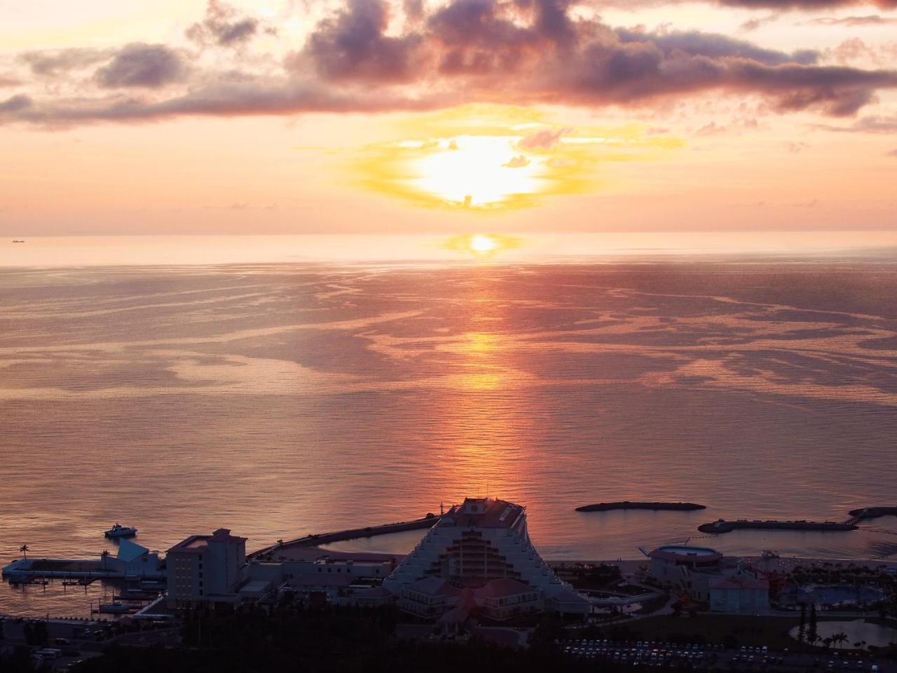 Sheraton Okinawa Sunmarina Resort Onna Bagian luar foto