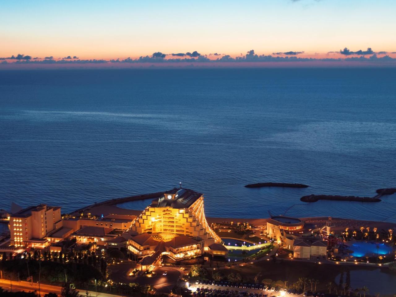Sheraton Okinawa Sunmarina Resort Onna Bagian luar foto